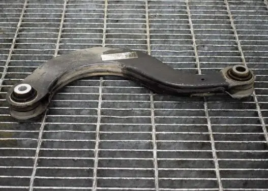 Volkswagen PASSAT B8 Rear upper control arm/wishbone 5Q0505323D