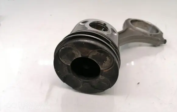 Volkswagen PASSAT B5.5 Piston with connecting rod 059F RUB