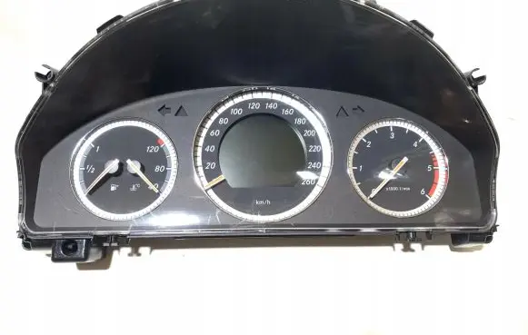 Mercedes-Benz C W204 Speedometer (instrument cluster) A2045401848