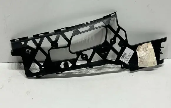 Volkswagen PASSAT CC Front bumper mounting bracket 3C8807177