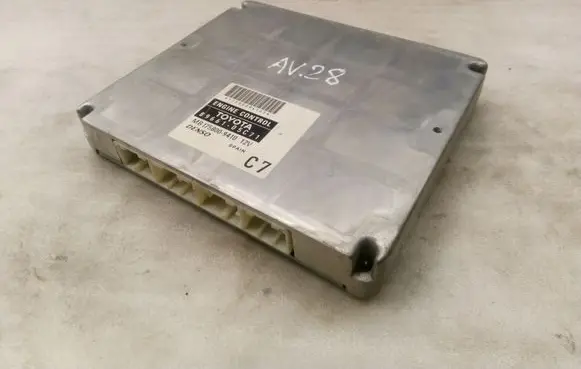 Toyota Avensis T250 Engine control unit/module MB1758009410 8966105C71