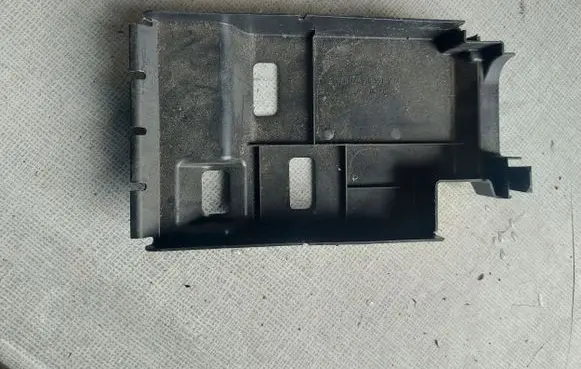 Mercedes-Benz ML W166 Fuse box cover A1665400080