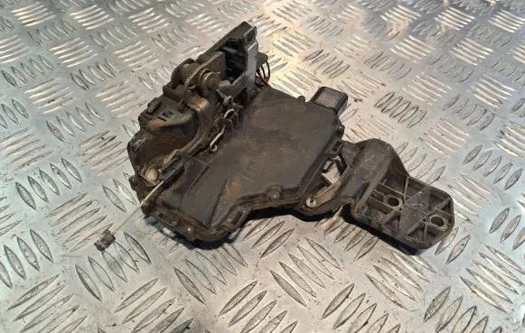Volkswagen PASSAT B5 Coupe door lock (next to the handle) 