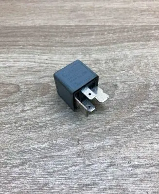 Audi A6 S6 C5 4B Other relay 8D0951253A V23134J52X300 370