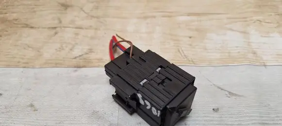 BMW 1 E81 E87 Other relay 6939890