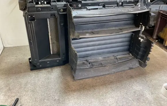 Citroen C4 III e-C4 Radiator set 9832186380