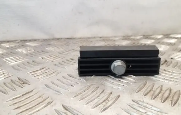 Battery bracket
