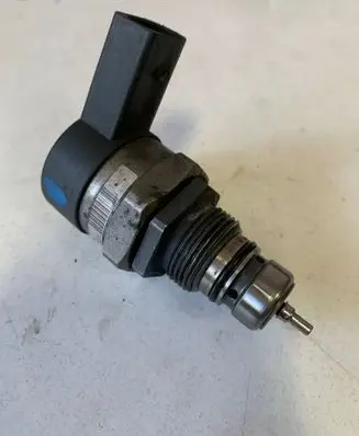 BMW 5 E60 E61 Fuel pressure sensor 0281002481 210306 30282847