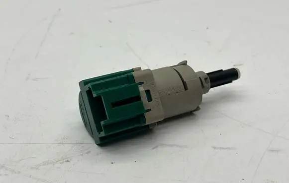 Peugeot 308 Brake pedal sensor switch 9818232480