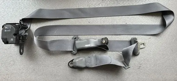 Nissan Patrol Y60 Rear seatbelt 8884422J16