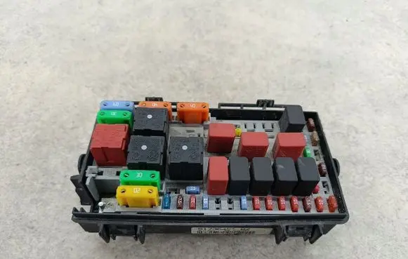 Fiat Grande Punto Fuse box set 51736451DELPHI