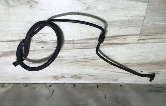 Mercedes-Benz R W251 Engine coolant pipe/hose A2515010025