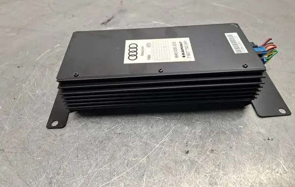 Audi A4 S4 B7 8E 8H Sound amplifier 8H0035223