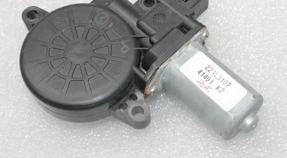 Mazda CX-5 Front door window regulator motor D6515858XB