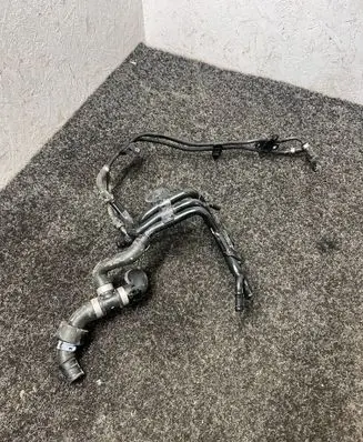 Volkswagen Touran III Engine coolant pipe/hose 04L121064