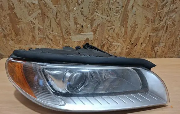 Volvo V70 Headlight/headlamp 31353533