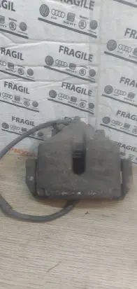 Volkswagen PASSAT B6 Front brake caliper 1234