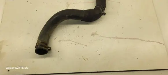 Coolant pipe/hose