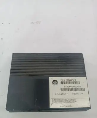 Dodge Challenger Sound amplifier 68303975AB 26777Y
