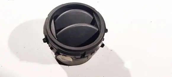 Toyota Yaris Dash center air vent grill