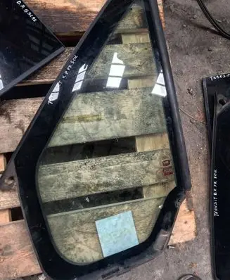 Ford Transit Front vent window/glass (coupe) 