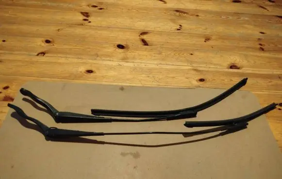 Opel Corsa D Front wiper blade arm 13284136 13284134