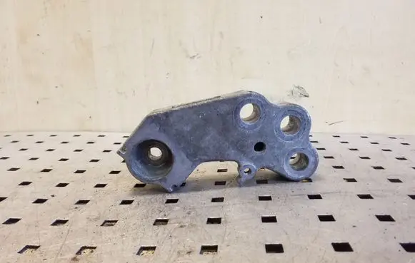 Toyota Auris 150 Engine mounting bracket