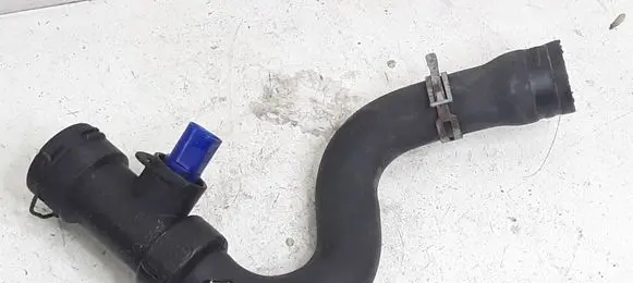 Volkswagen PASSAT B5.5 Engine coolant pipe/hose 8D0121049A