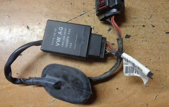 Skoda Fabia Mk2 (5J) Fuel pump relay 1K0906093F