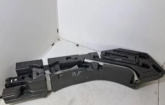 Volkswagen PASSAT B8 Spare wheel mounting bracket 3G0012115G