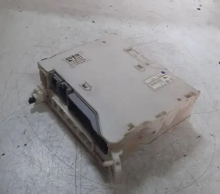 Lexus IS 220D-250-350 Fuse box set 8273053050 8267253060
