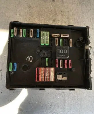 Volkswagen PASSAT B6 Fuse box set 1D080606