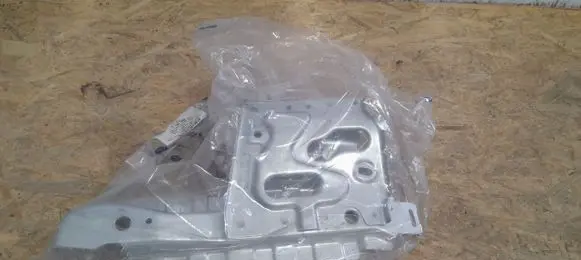 Ford C-MAX II Fender mounting bracket 1767303