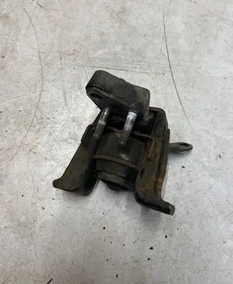 Toyota Corolla Verso AR10 Engine mount bracket