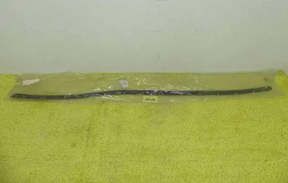 Opel Zafira C Front door rubber seal 13292216