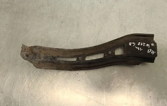 Mercedes-Benz CLS C218 X218 Fender mounting bracket A2126820286 0040014212