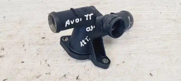 Audi TT Mk1 Engine coolant pipe/hose 06A121133J