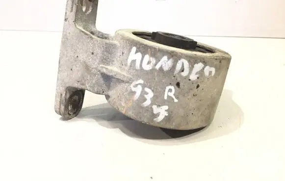 Ford Mondeo MK I Engine mount bracket