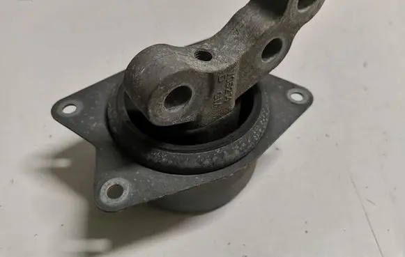 Opel Vectra C Gearbox mount