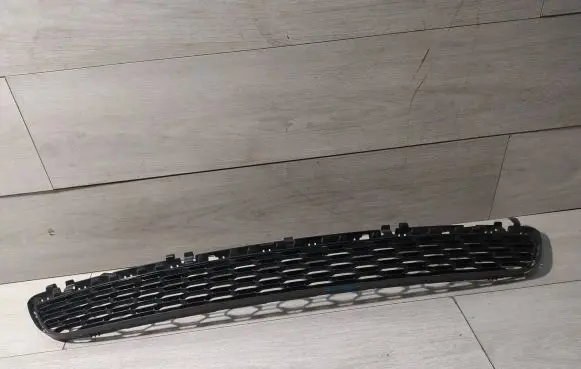 BMW 5 G30 G31 Front bumper lower grill 8064930
