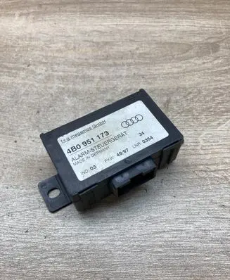 Audi A6 S6 C5 4B Alarm relay 4B0951173