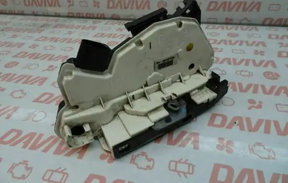 Seat Ibiza III (6L) Front door lock 5N2837016A