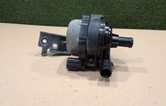 Renault Koleos II Water pump 215807FV0A 0641001540