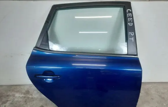 KIA Ceed Rear door