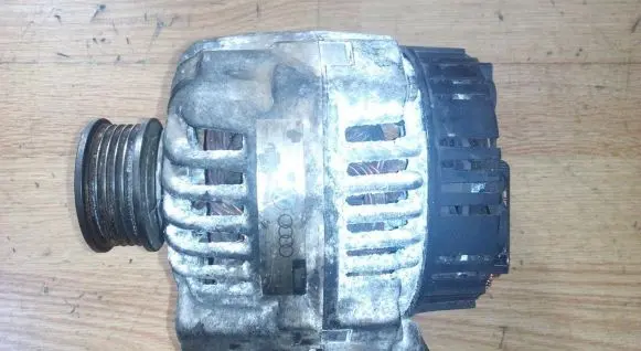 Audi A4 S4 B5 8D Generator/alternator