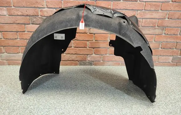 Rear arch fender liner splash guards