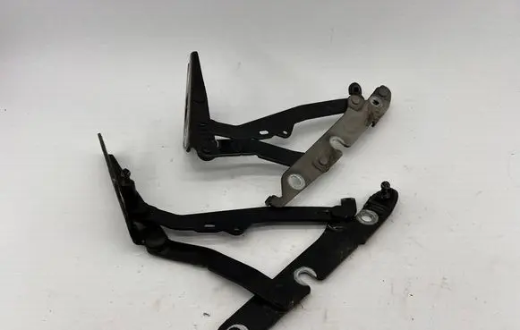 Audi A6 S6 C6 4F Tailgate/trunk/boot hinge 4F5827301 4F5827302