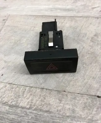 Volkswagen Tiguan Hazard light switch 5N0953509A