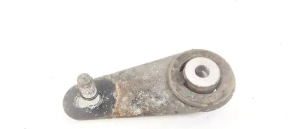 Peugeot 407 Engine mount bracket