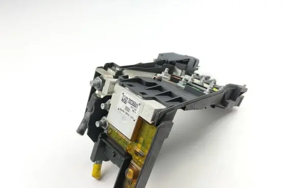 Peugeot 308 Fuse module 28236841